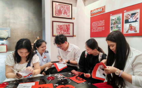 海南乐东税务：税企手牵手，剪纸话春风