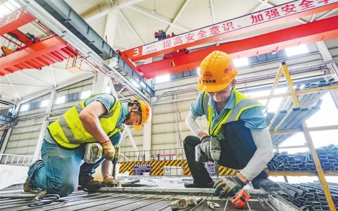 临高金牌港：坚守岗位保生产