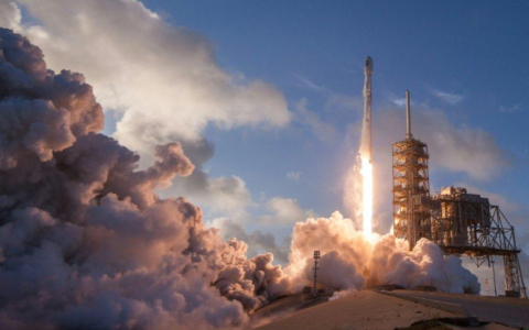 时隔近两年，贝索斯的蓝色起源商业航天项目重启，将六名游客送入太空