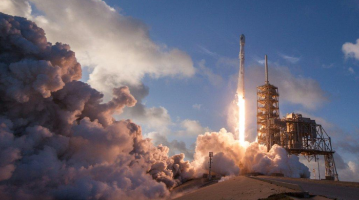 时隔近两年，贝索斯的蓝色起源商业航天项目重启，将六名游客送入太空