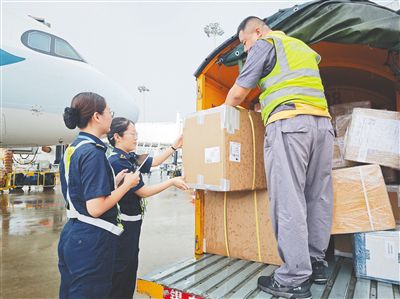 自貿港首票空港口岸“機坪直提”新模式業務落地