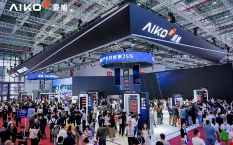 爱旭25%+效率“满屏”组件引爆SNEC展 开创N型ABC产业价值新时代