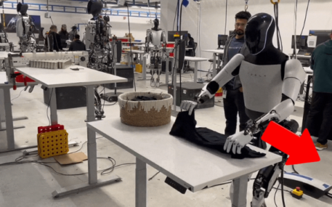 马斯克又跳票了，特斯拉推迟交付擎天柱机器人