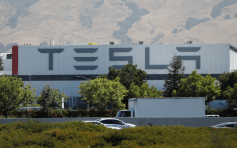 马斯克：特斯拉Robotaxi计划10月发布，FSD有望年底前入华