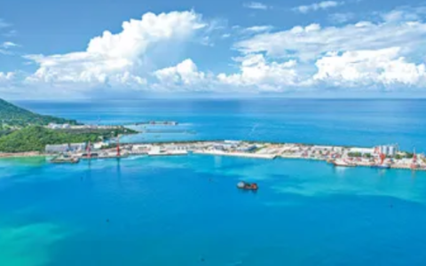 人民日报刊发文章聚焦三亚南山港公共科考码头