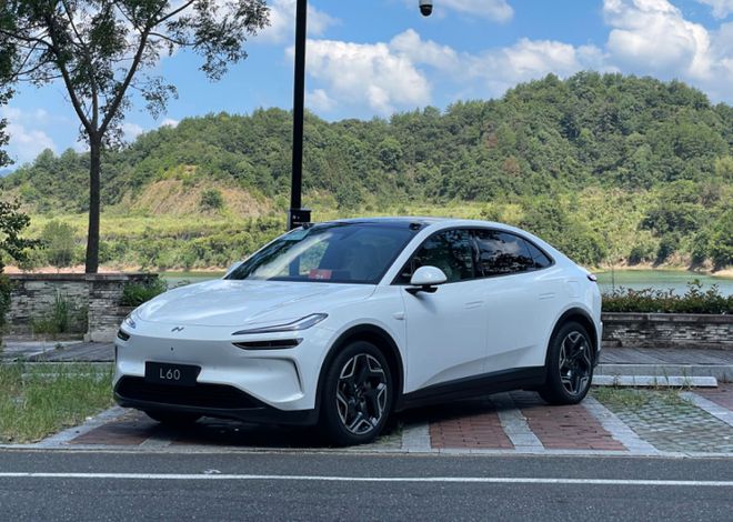 7.99万就能提车的Model Y，还顶得住新势力的围攻吗