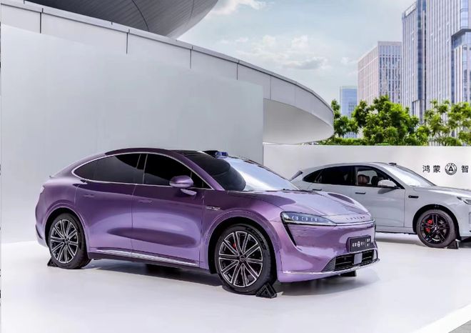 7.99万就能提车的Model Y，还顶得住新势力的围攻吗