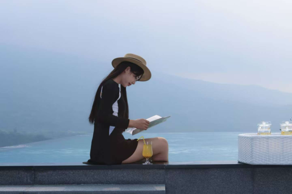 在保亭七仙·苗山书雁民宿 邂逅仙境般的傍晚