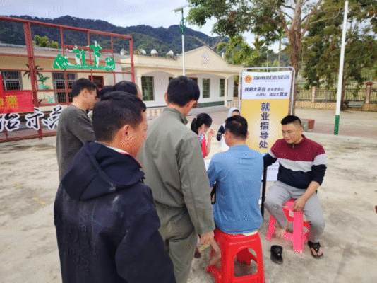 保亭毛感就业驿站首场政策宣讲会获好评