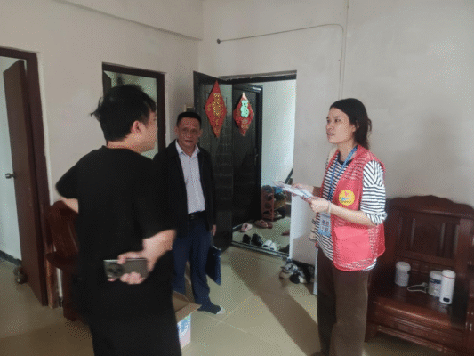 入户走访暖人心 精准帮扶助毕业生“职”面未来