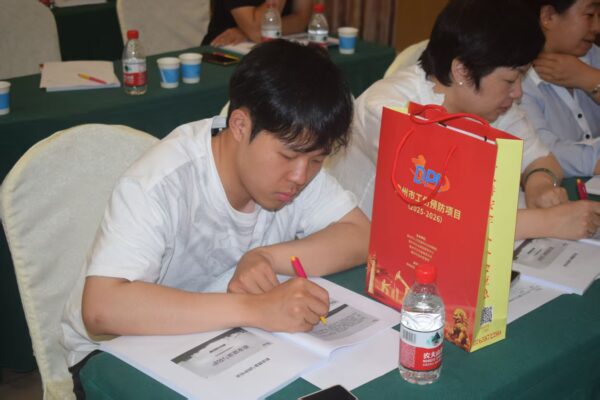 聚焦重点行业靶向精准施训，儋州市启动工伤预防线下专题培训