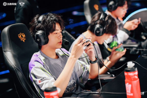 上万名观众齐聚五源河体育馆，海口见证新王加冕——KSG力克劲敌夺2026年KPL春季赛冠军