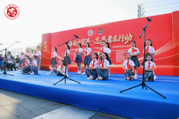 国庆骑楼老街唱响“中国心·志愿红”